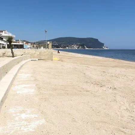 Trilocale Fronte Mare A - M263 *